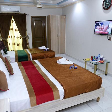 Hotel Deluxe ลาฮอร์ ภายนอก รูปภาพ