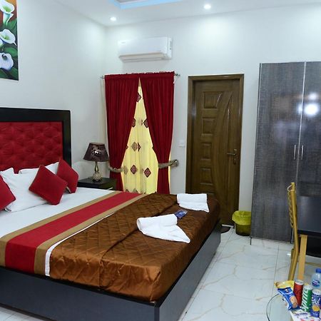 Hotel Deluxe ลาฮอร์ ภายนอก รูปภาพ