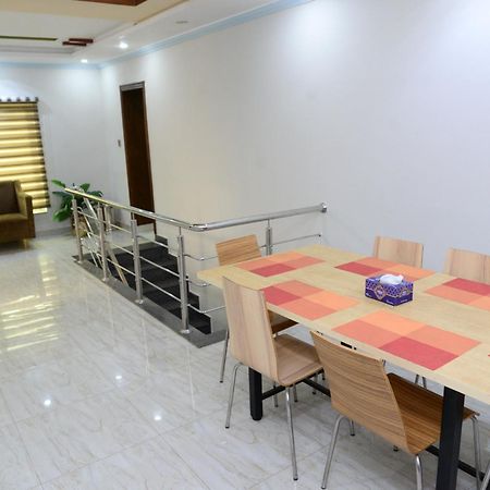 Hotel Deluxe ลาฮอร์ ภายนอก รูปภาพ