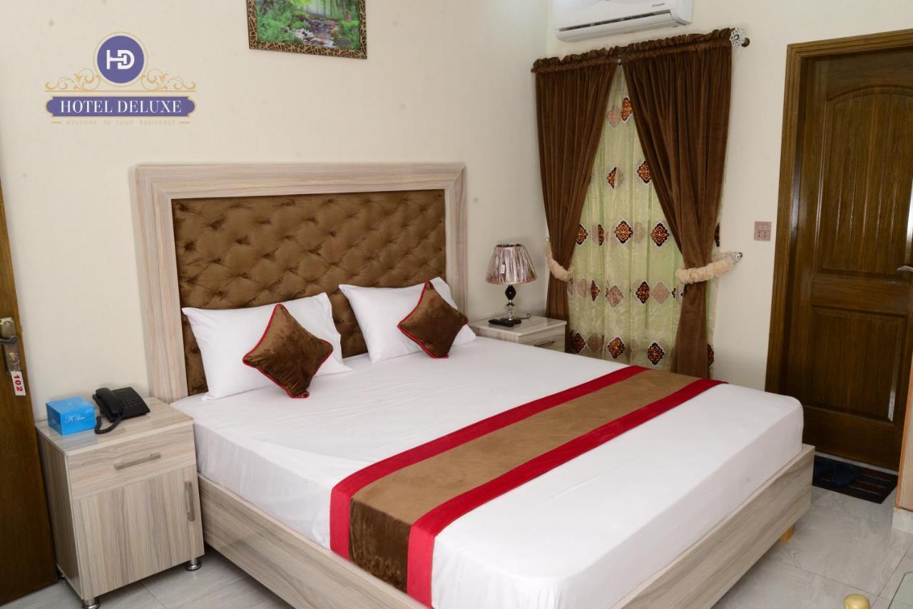 Hotel Deluxe ลาฮอร์ ภายนอก รูปภาพ