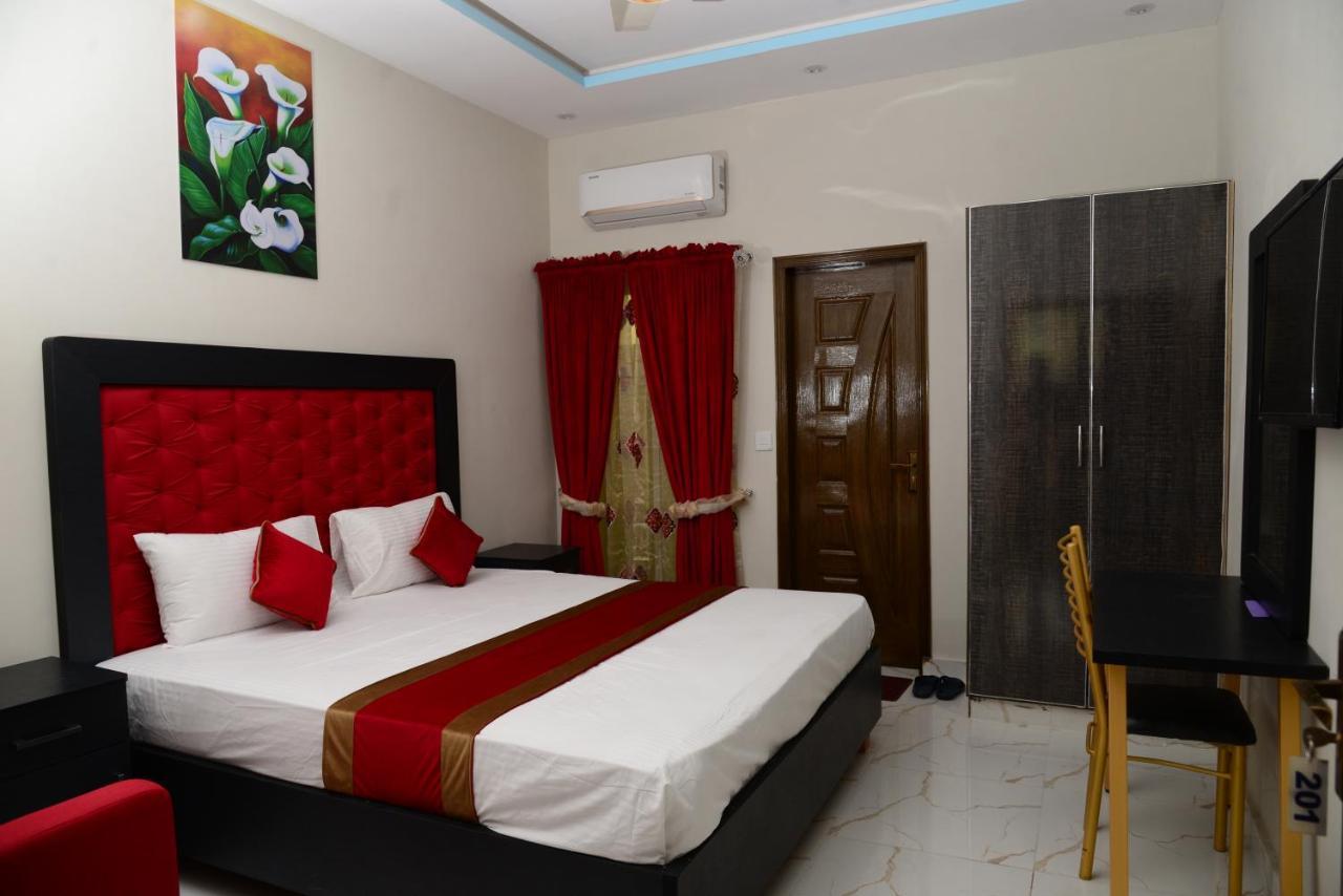 Hotel Deluxe ลาฮอร์ ภายนอก รูปภาพ