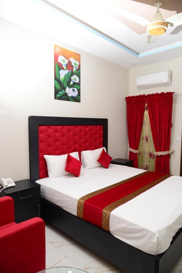 Hotel Deluxe ลาฮอร์ ภายนอก รูปภาพ