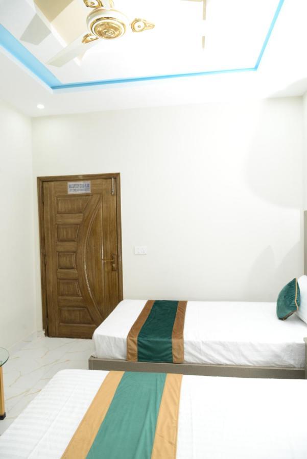 Hotel Deluxe ลาฮอร์ ภายนอก รูปภาพ