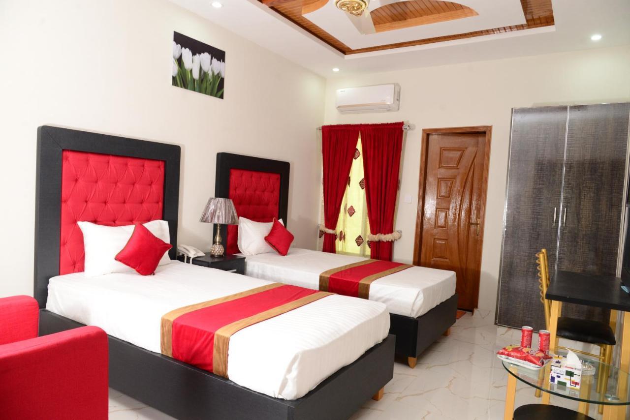 Hotel Deluxe ลาฮอร์ ภายนอก รูปภาพ
