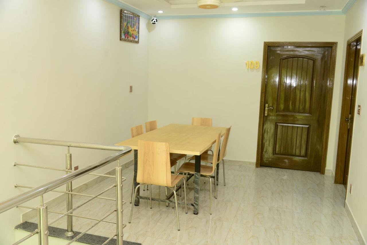 Hotel Deluxe ลาฮอร์ ภายนอก รูปภาพ