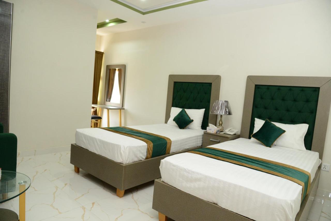 Hotel Deluxe ลาฮอร์ ภายนอก รูปภาพ