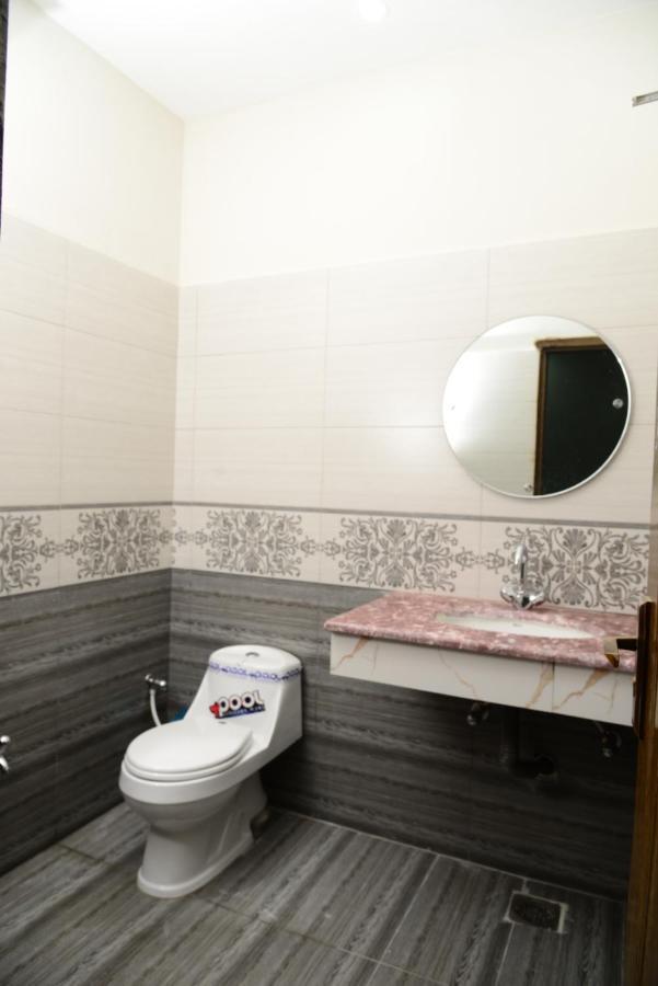 Hotel Deluxe ลาฮอร์ ภายนอก รูปภาพ