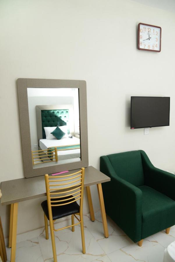 Hotel Deluxe ลาฮอร์ ภายนอก รูปภาพ