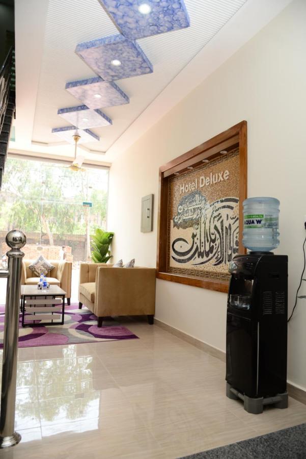 Hotel Deluxe ลาฮอร์ ภายนอก รูปภาพ