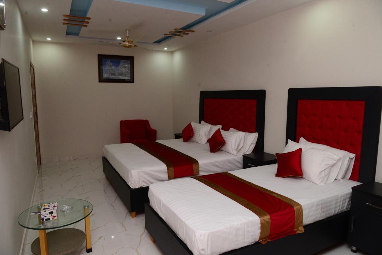 Hotel Deluxe ลาฮอร์ ภายนอก รูปภาพ