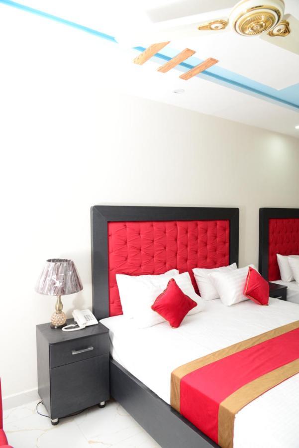 Hotel Deluxe ลาฮอร์ ภายนอก รูปภาพ