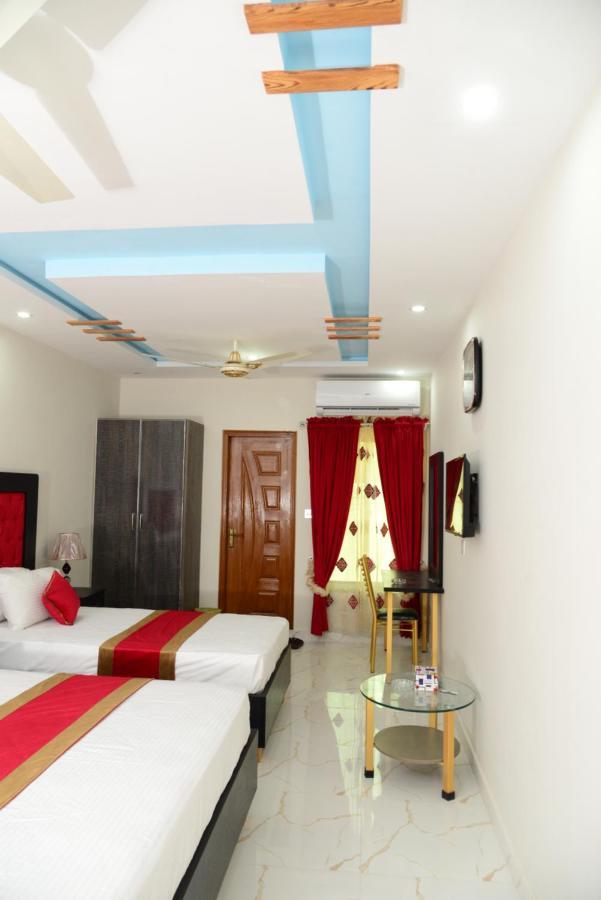 Hotel Deluxe ลาฮอร์ ภายนอก รูปภาพ