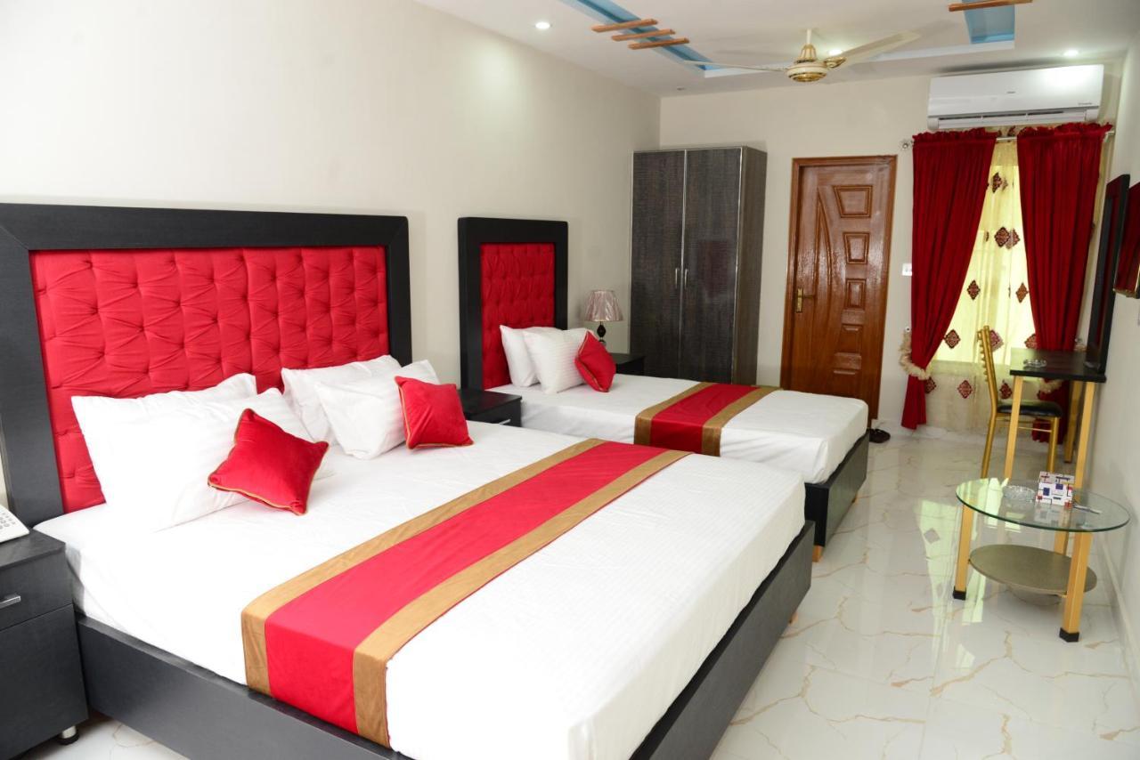 Hotel Deluxe ลาฮอร์ ภายนอก รูปภาพ