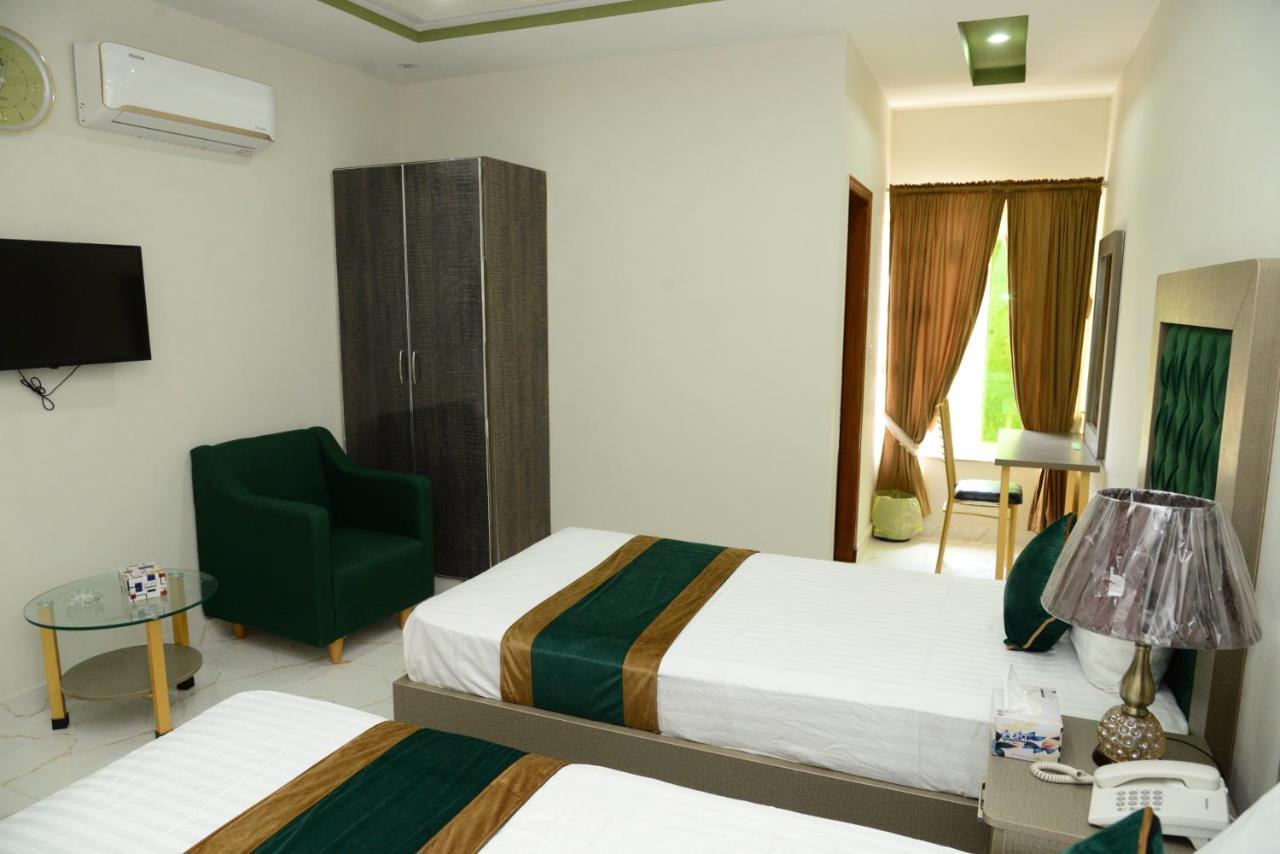Hotel Deluxe ลาฮอร์ ภายนอก รูปภาพ