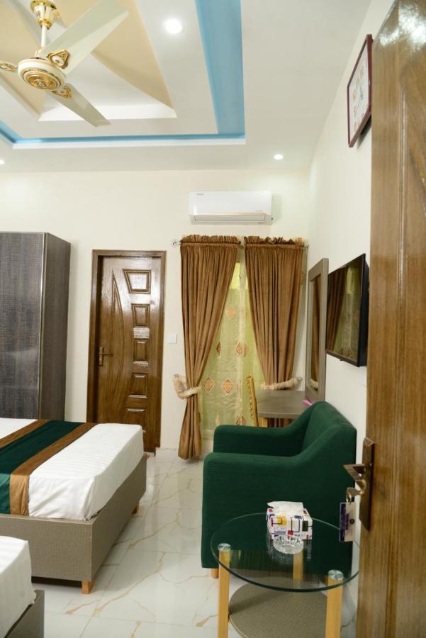 Hotel Deluxe ลาฮอร์ ภายนอก รูปภาพ