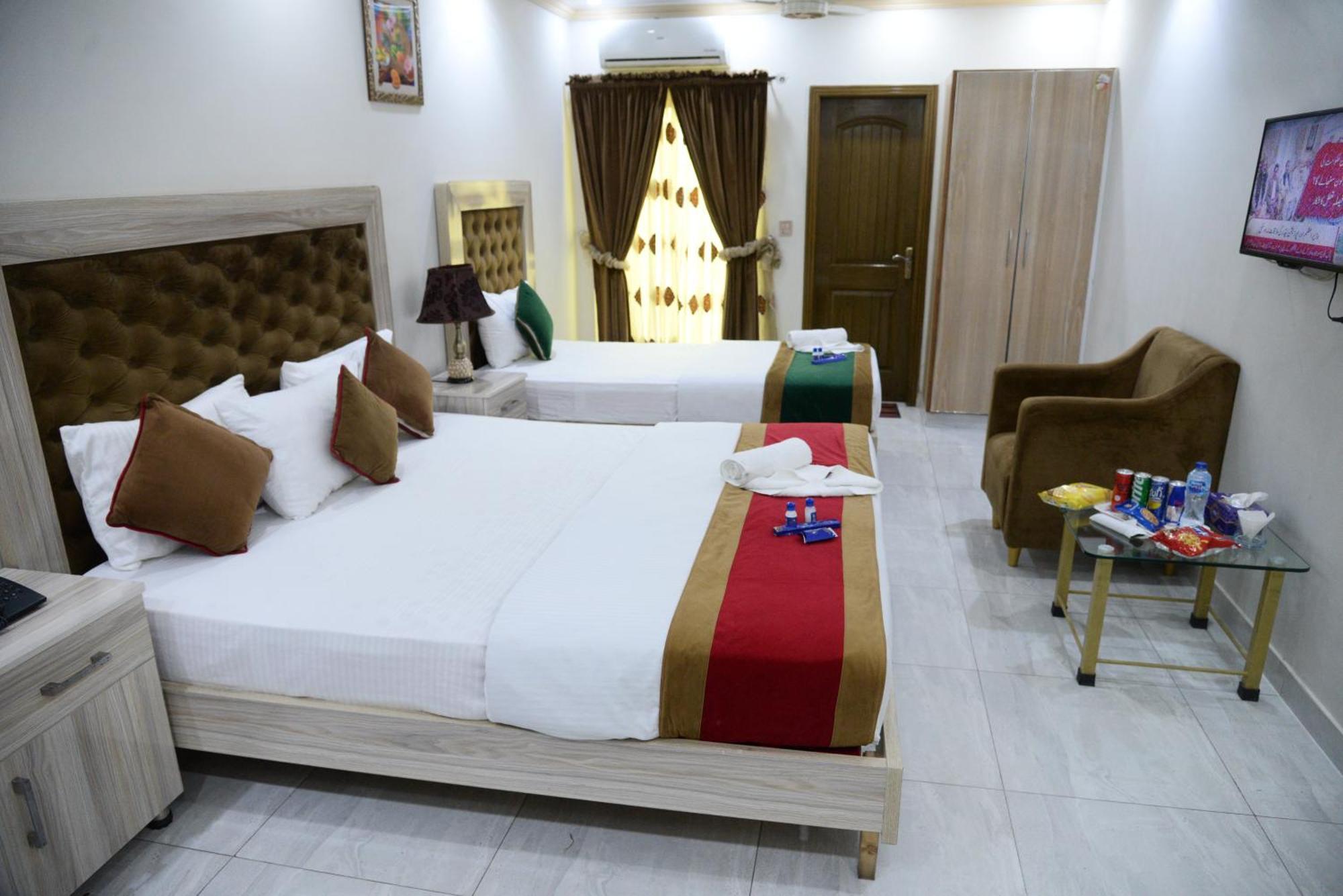 Hotel Deluxe ลาฮอร์ ภายนอก รูปภาพ