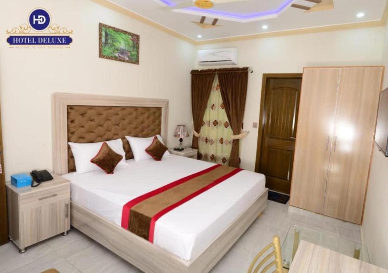 Hotel Deluxe ลาฮอร์ ภายนอก รูปภาพ