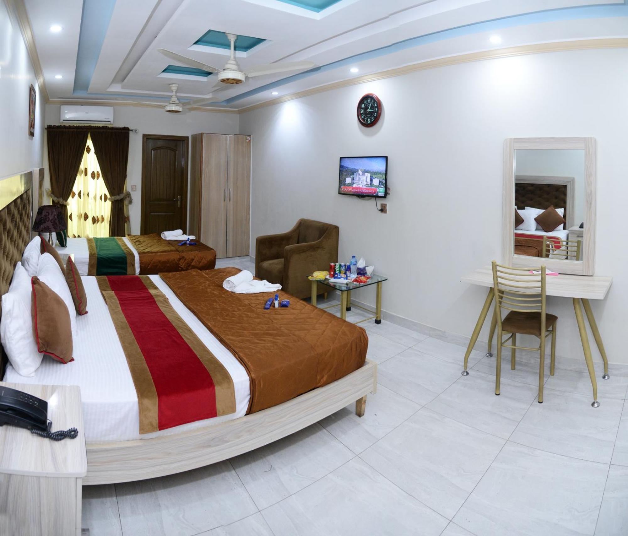 Hotel Deluxe ลาฮอร์ ภายนอก รูปภาพ