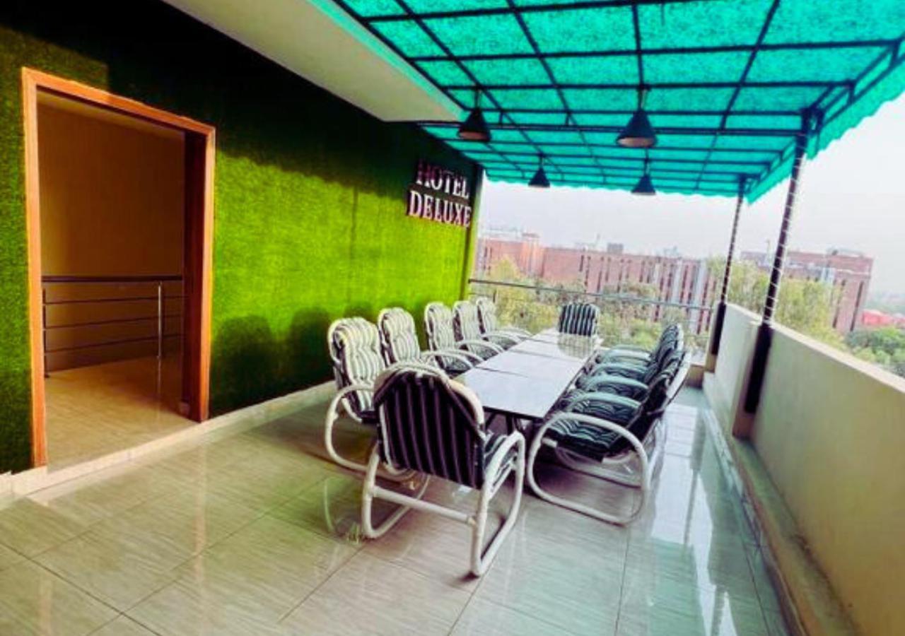 Hotel Deluxe ลาฮอร์ ภายนอก รูปภาพ